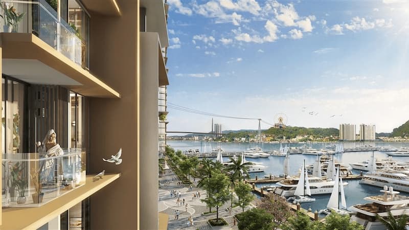Tận hưởng tầm nhìn panorama tuyệt đẹp từ ban công căn hộ Sun Elite City Hạ Long bên bến du thuyền xa hoa.
